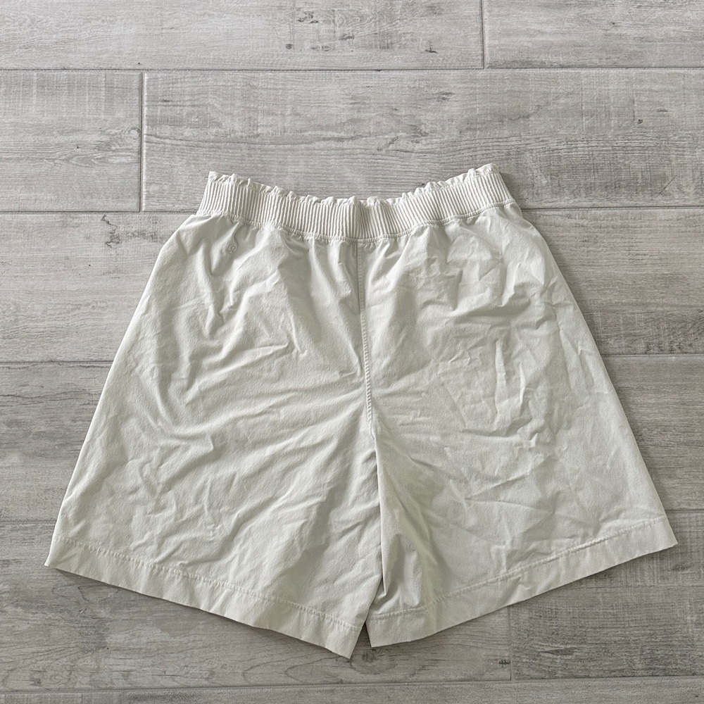 Light Cream LululemonWomen’s Casual Elastic-Waist Shorts - Picture 4 of 4